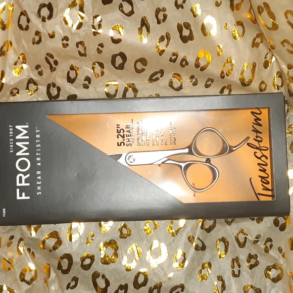 NEW TRANSFORM 5.75” HAIR CUTTING SHEAR | F1009 | FROMM - Picture 1 of 7